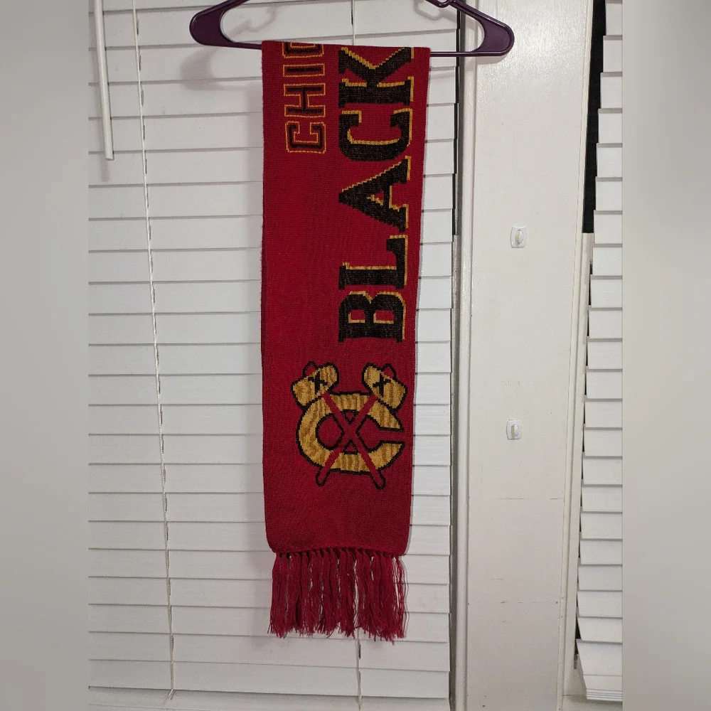 Chicago Blackhawks Red Winter Scarf. EUC OS